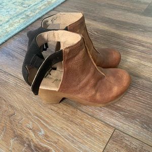 Free People Leather Clogs- rich texture!